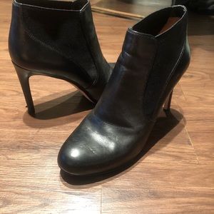 Via Spiga Leather booties